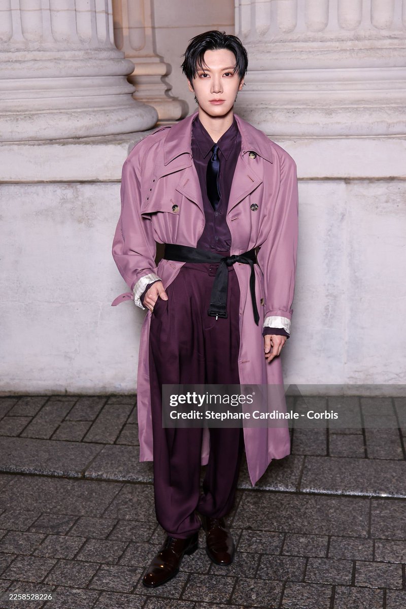 แอดมินขอคนละ 3 คำให้กับเตนล์ในลุคนี้ค่ะ 💜🖤 

TENLEE WITH YSL MENs WINTER26 #SaintLaurentxTEN