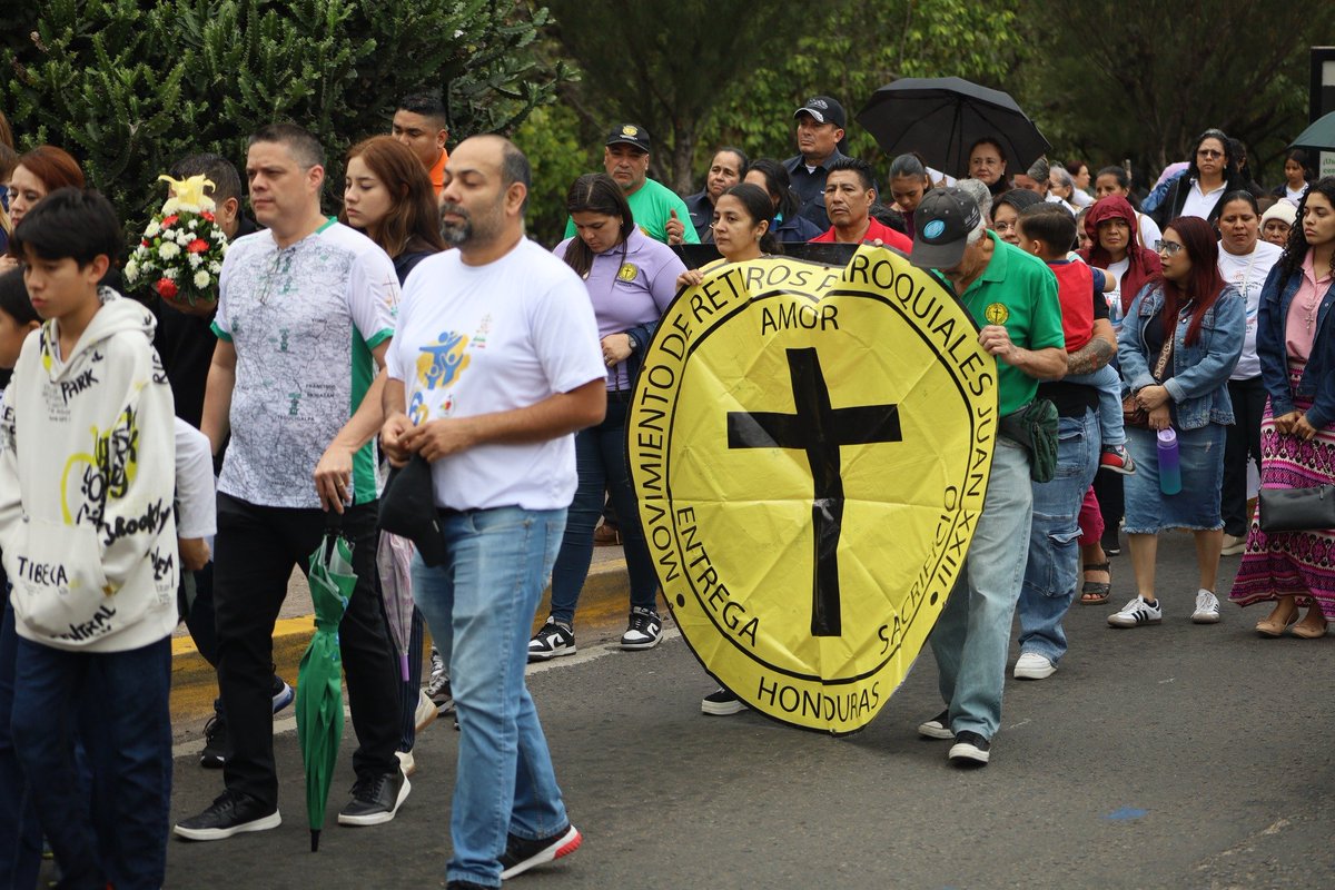 suyapamedios's tweet image. 😇🙏 La Pastoral de Movimientos Laicales se ha hecho presente en el tercer día de la novena de la #VirgendeSuyapa donde han peregrinado hacia la Basílica. junto a su responsable el Padre Pablo Hernández.

📲 Ingrese a suyapamedios.hn