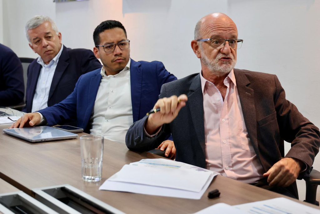 Avanzamos en la reactivación del "Tren del Café". La viceministra de Infraestructura, Liliana Ospina, lideró una mesa de trabajo para fortalecer este proyecto estratégico que articula a Caldas, Risaralda y Antioquia, con el respaldo del Gobierno Nacional.