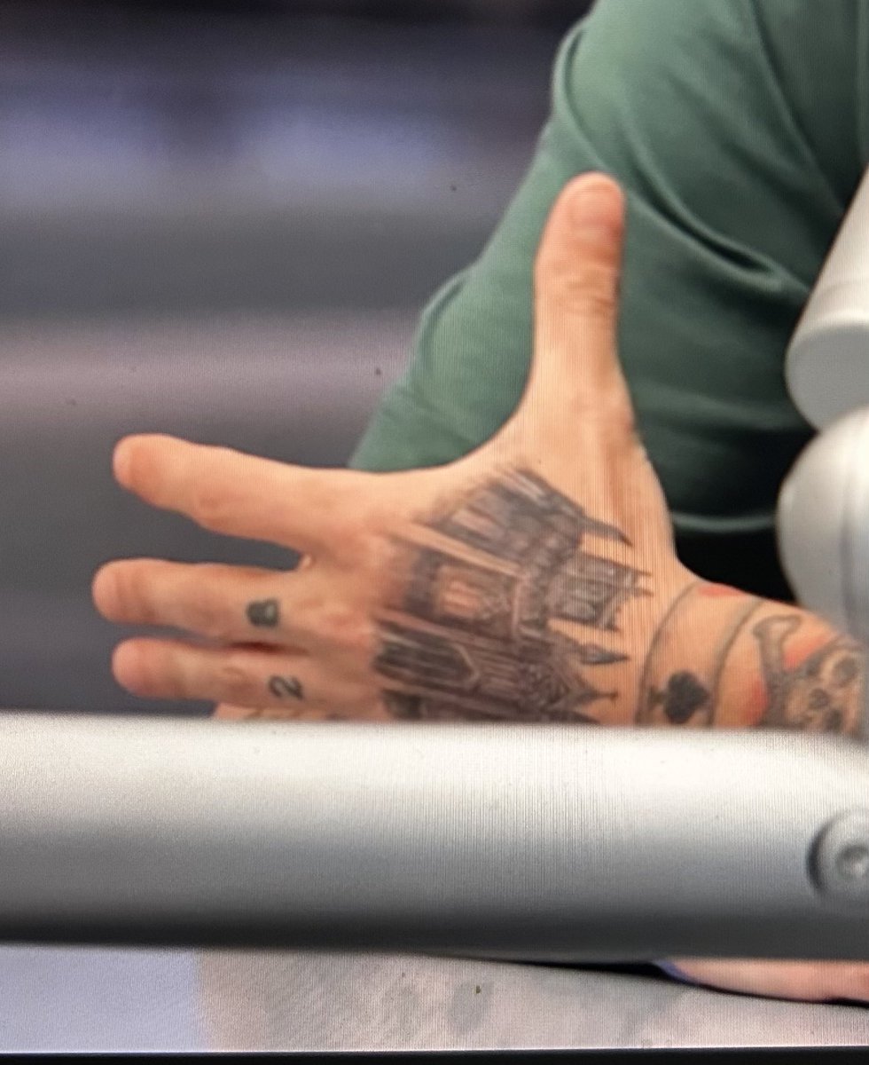 K_1Dforever's tweet photo. Sir??!?! SIR?!?!? https://t.co/KdHRCKycs7
