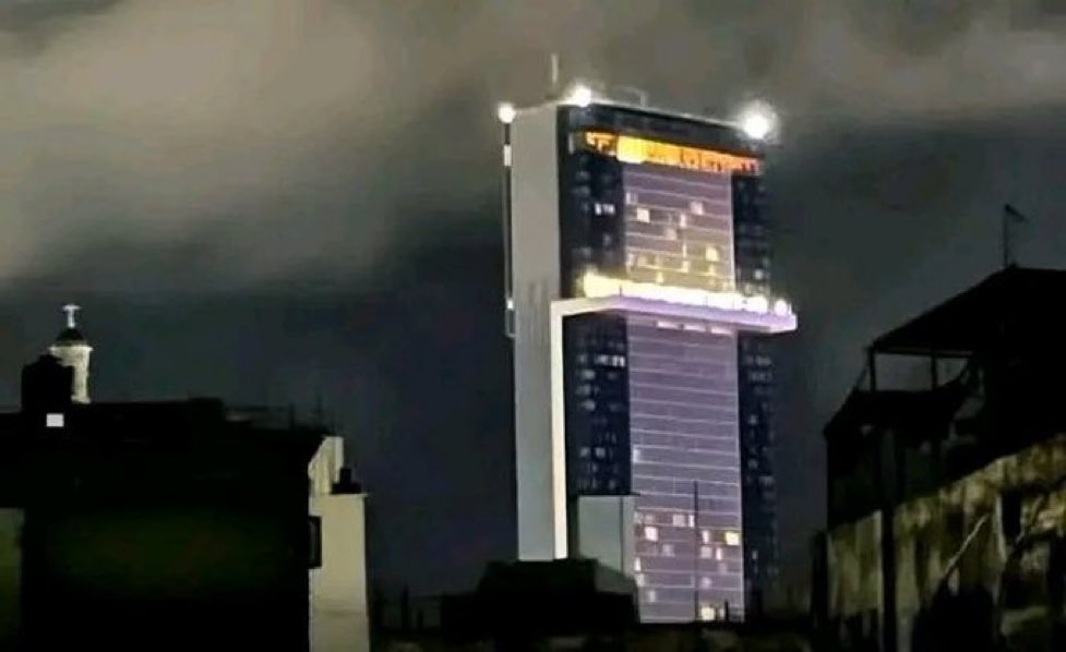 Hay que tener el alma y la conciencia podrida para ir de turista a Cuba y quedarte en un hotel 5 estrellas mientras a tu alrededor todo es pobreza y oscuridad.