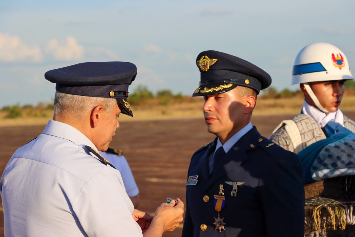 FuerzaAereaCol's tweet photo. Con 30 años de servicio a #Colombia, el Grupo Aéreo del Oriente trasciende lo operacional, trabajando con las comunidades para impulsar proyectos productivos y fortalecer el desarrollo regional. 🌱✈️
➡️ https://t.co/sEHJVihbRZ
#GAORI #HonorEsServir #ProtegemosLaVida https://t.co/PrWwssLulw