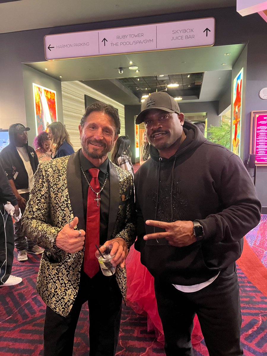 Always good to see some homies. <a href="/avnawards/">AVN Awards</a>