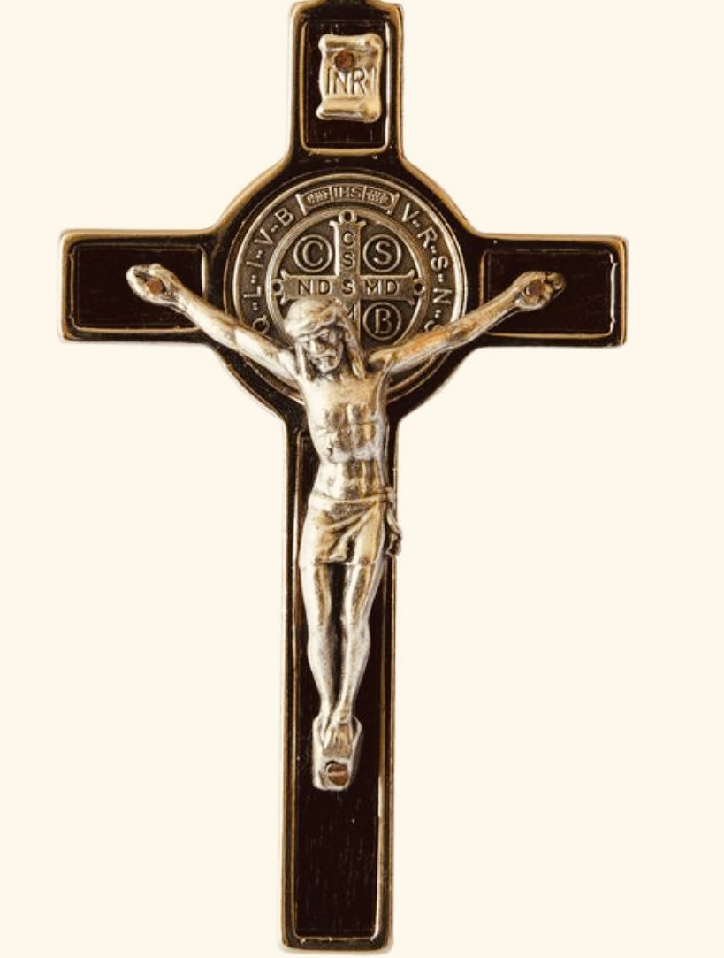 Oración de la Cruz de San Benito 

La Cruz Sagrada sea mi luz.
No sea el demonio mi guía.
Retírate, Satanás.
No me aconsejes cosas vanas.
Es malo lo que me ofreces.
Bebe tú mismo tu veneno.

Amén.