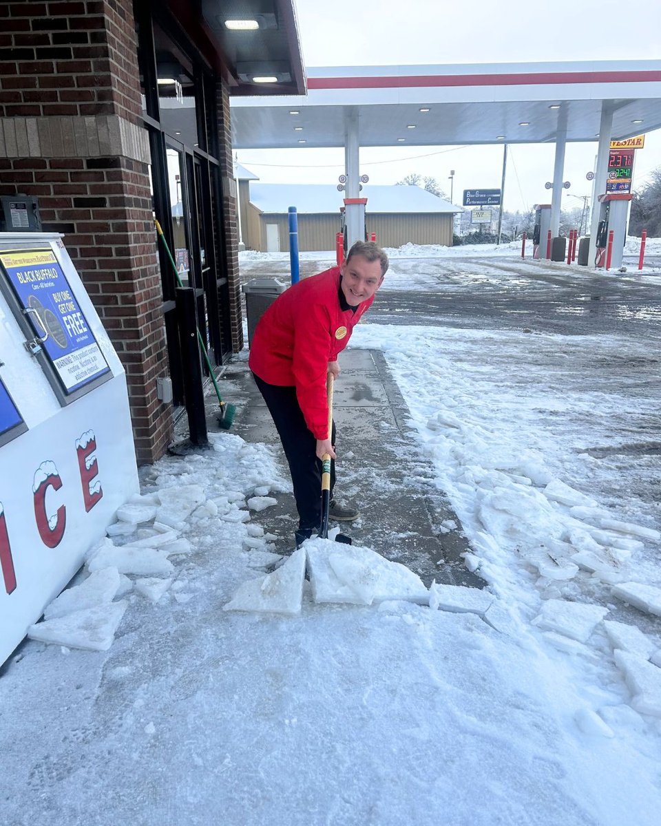 FiveStarForReal's tweet image. Just thought you should know that Jarrod shoveled up almost the whole state of Kentucky