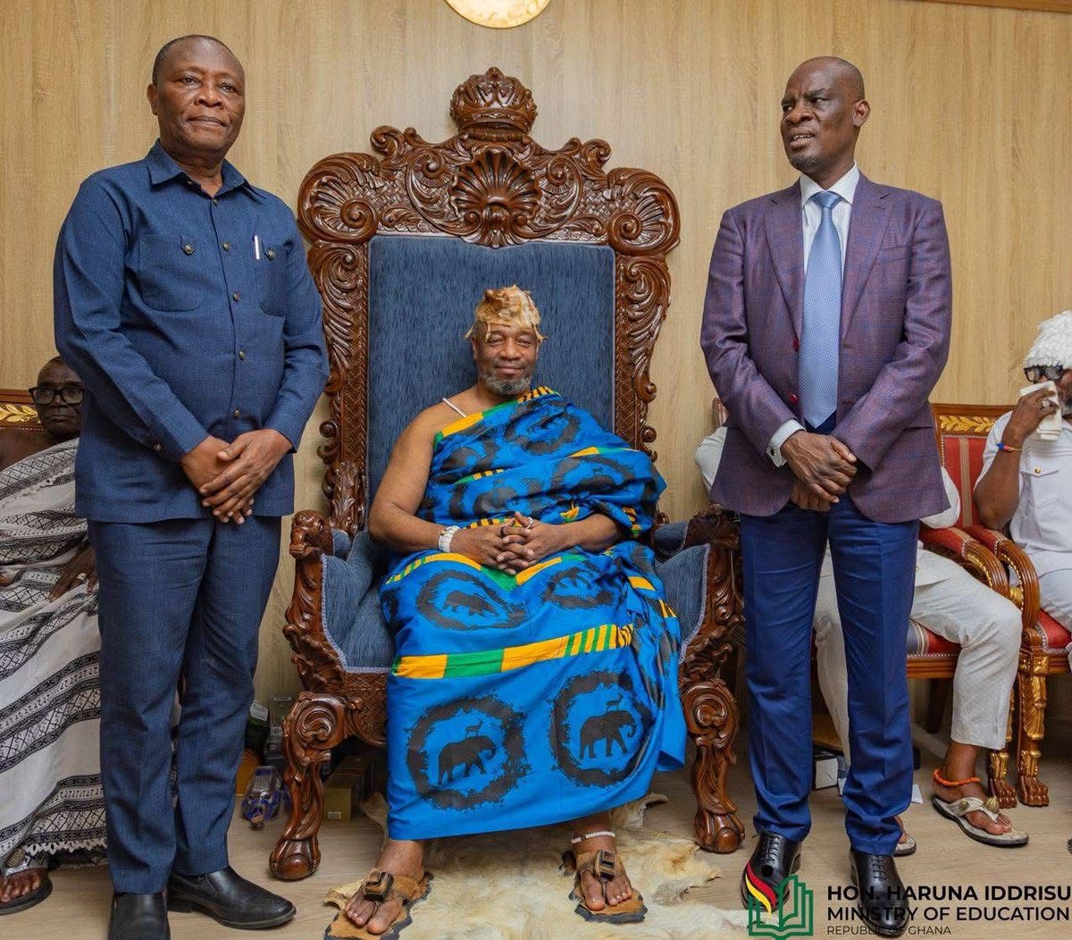 ShalaSheriff's tweet photo. Yesterday, Hon Haruna Iddrisu paid a courtesy call on the Ga Mantse, His Royal Majesty King Tackie Teiko Tsuru II, to reaffirm government’s strong commitment to integrating Ghana’s indigenous languages into our national education system. 

#harunaeffect https://t.co/AZqYorYdDy