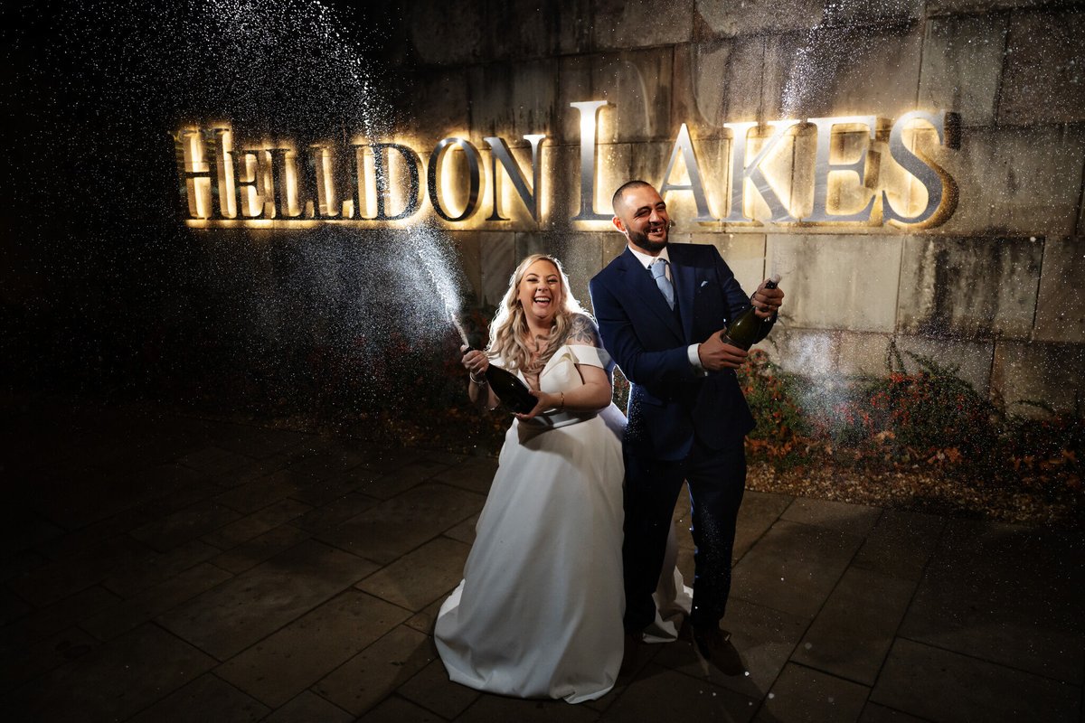 andysidderspics's tweet photo. Ally &amp; Cadel’s autumn wedding at Hellidon Lakes Hotel 🍂 #hellidonlakeswedding #northamptonshirewedding https://t.co/3HHCXDbvM2