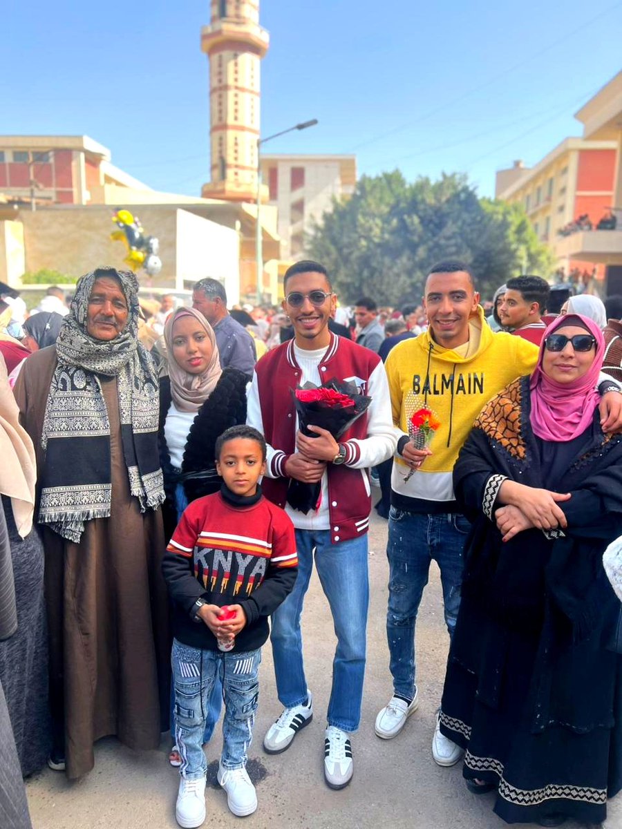 drmansour09's tweet photo. راجع متدغد من الحفلة
جولة رقص عمري ما عملتها في حياتي
مبسوط لابعد الحدود
اليوم كان روعه وأهلي كانوا مبسوطين
انا بملك الدنيا وما فيها
الحمدلله يارب على تمام النعمة الحمدلله 💕 https://t.co/tNAuEcRSP0
