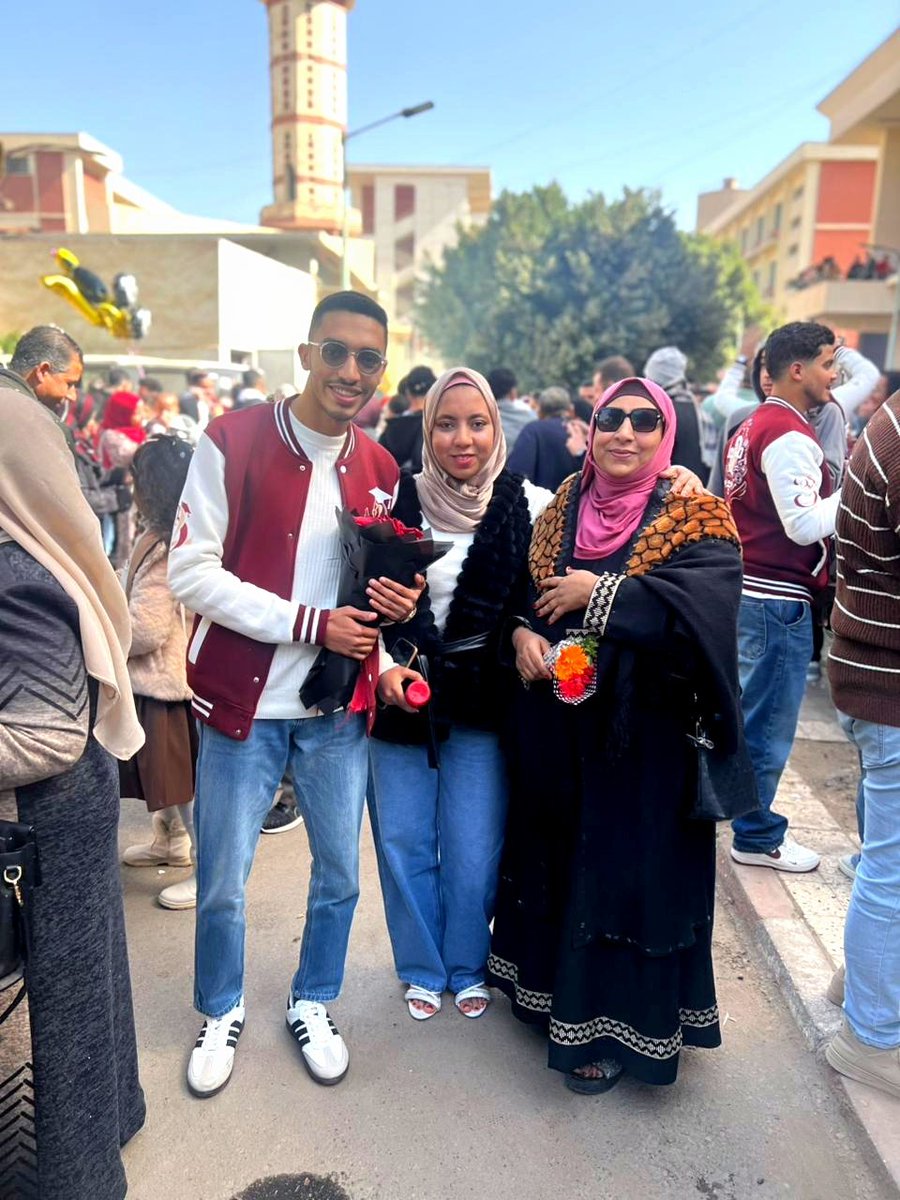 drmansour09's tweet photo. راجع متدغد من الحفلة
جولة رقص عمري ما عملتها في حياتي
مبسوط لابعد الحدود
اليوم كان روعه وأهلي كانوا مبسوطين
انا بملك الدنيا وما فيها
الحمدلله يارب على تمام النعمة الحمدلله 💕 https://t.co/tNAuEcRSP0