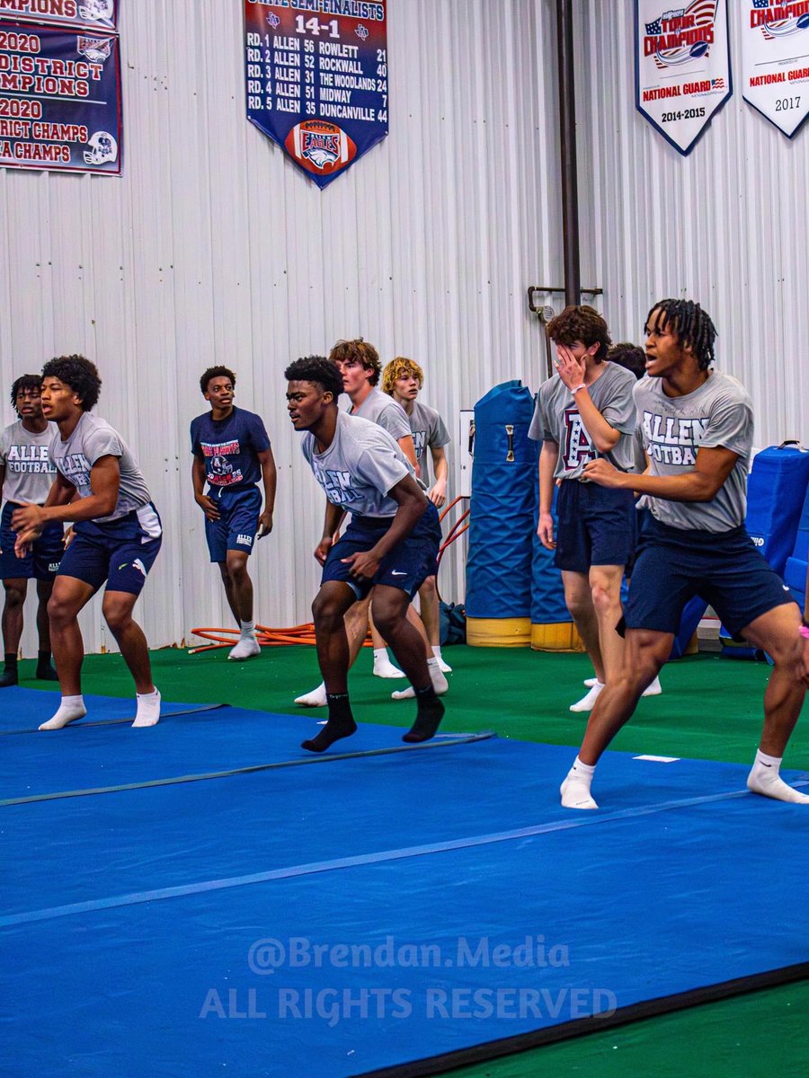 alleneaglesfb's tweet photo. 🦅Bootcamp Season🦅

Your Eagles are determined to get back at it. Iron Sharpens Iron⚔️🅰️🆙🦅

📸 @BredanMedia 

#BTB | #RecruitTheA | @usnikefootball https://t.co/gvI5Jz8M8F