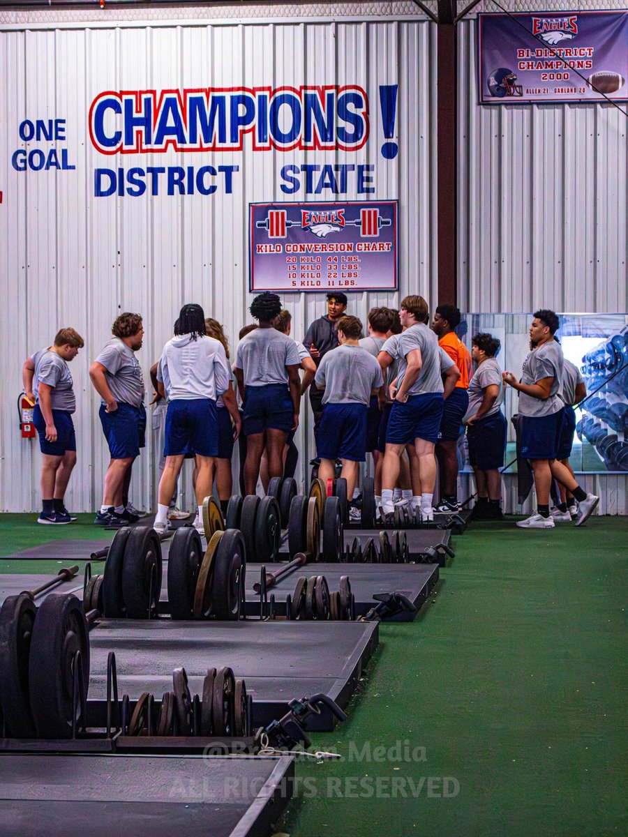🦅Bootcamp Season🦅

Your Eagles are determined to get back at it. Iron Sharpens Iron⚔️🅰️🆙🦅

📸 <a href="/BredanMedia/">Brendan Muina</a> 

#BTB | #RecruitTheA | <a href="/usnikefootball/">Nike Football</a>
