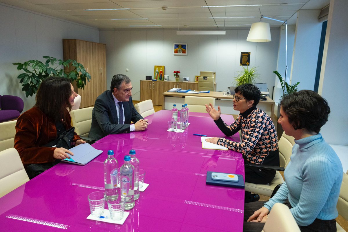 AITOR_ESTEBAN's tweet photo. Fruitful evening in Brussels: meetings with Marta Kos and Apostolos Tzitzikostas, european commisioners for Enlargement and Transport.

At the Basque National Party we are committed to building a strong, connected and united Europe based on multilateralism and respect for international law, in which the Basque Country has an important say!