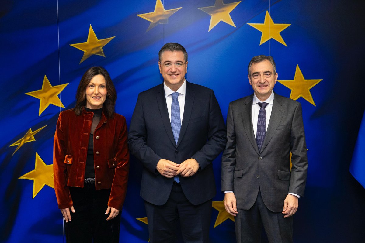 AITOR_ESTEBAN's tweet photo. Fruitful evening in Brussels: meetings with Marta Kos and Apostolos Tzitzikostas, european commisioners for Enlargement and Transport.

At the Basque National Party we are committed to building a strong, connected and united Europe based on multilateralism and respect for international law, in which the Basque Country has an important say!
