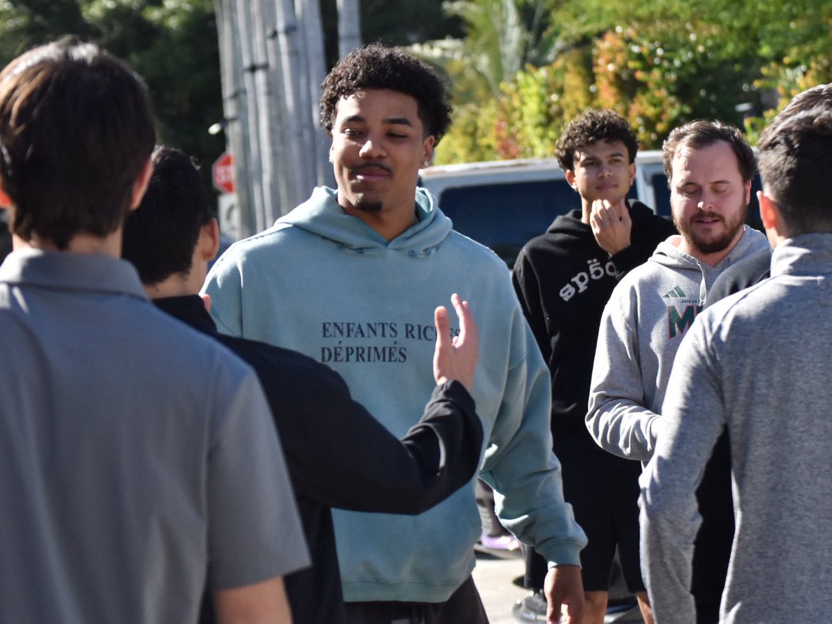 Duke QB Darian Mensah has arrived at Miami for a visit with the Hurricanes just hours after reaching a settlement with his former university.

247sports.com/college/miami/…