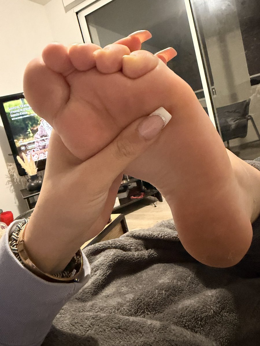 lead5698's tweet image. j’ai besoin de ton argent sur mon compte mtn !!! 

moneyslave moneymiss domina dominante soumis findom paypig feet