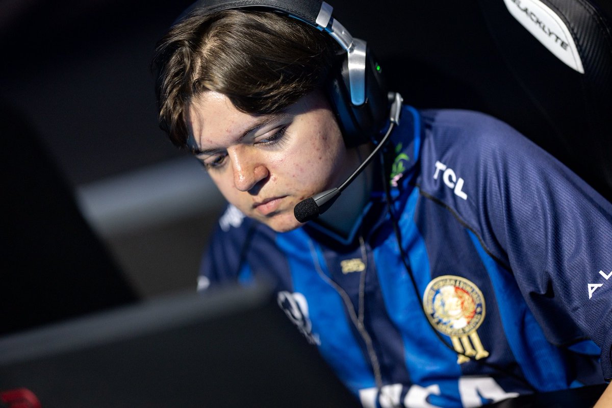 Elite Momo tweet media