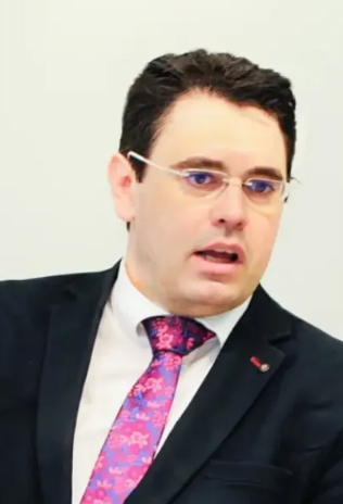 🧐Este es el abogado que ha presentado la querella
contra  <a href="/oscar_puente_/">Óscar Puente</a> 
📢 Pedro Muñoz Lorite, activista de la extrema derecha,  condenado por vulnerar los derechos fundamentales de una empleada de su despacho a la que despidió entre insultos racistas y otros comentarios