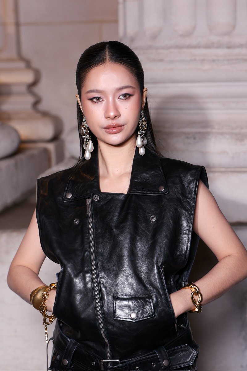 lessencestudios's tweet photo. Saint Laurent brand ambassador Milk Pansa attends the Saint Laurent Men’s Fall/Winter 2026 show.

#MilkPansa #SaintLaurent https://t.co/m7jGvJXpEQ