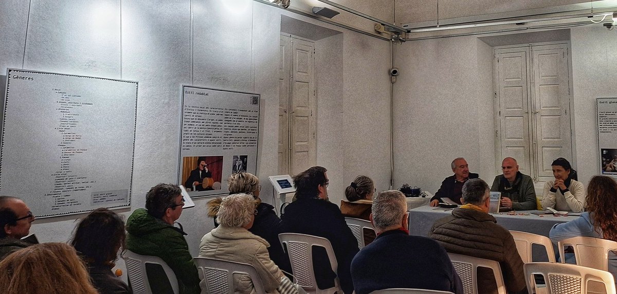 Les ones han arribat al Far de ses Coves Blanques...
Malgrat unes condicions meteorològiques adverses, hem presentat la 2ona edició amb molt de públic
#ElLlenguatgeDeLesOnes #EdicionsAïllades #fardesescovesblanques #santantonideportmany #llibres <a href="/sant_antoni/">Ajuntament de Sant Antoni de Portmany</a> <a href="/ProduIlles/">Produccions Aïllades</a>