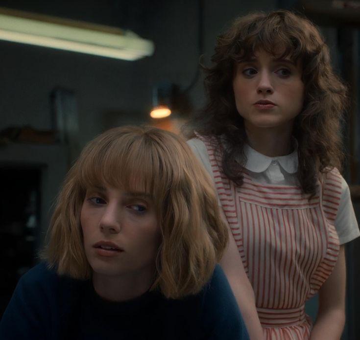 foxboygenius's tweet image. can you imagine being robin here. the world is ending, you probably haven't slept in days, your little gay friend's mom hates your guts, your girlfriend is mad at you, and then suddenly the friend youre lowkey in love with shows up dressed like said gf. id kill myself