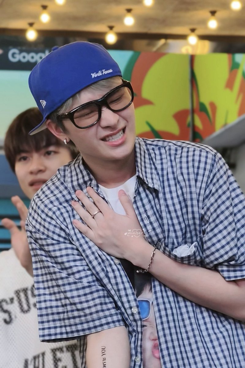 Mini (slow) tweet media