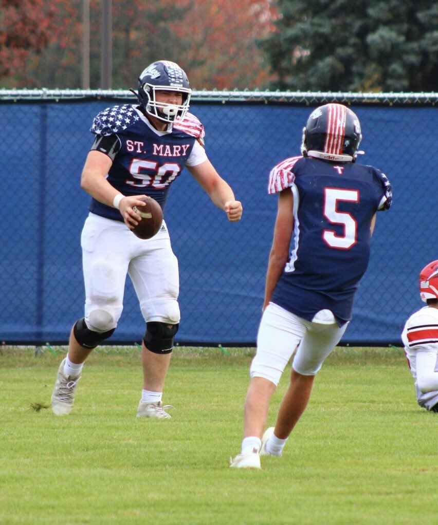 Charlie_TWINKI1's tweet photo. Gotta love when the big man brings in a touchdown 🥞🍔🌭#lineman #Touchdown #deepball https://t.co/5xCA4BYhIg