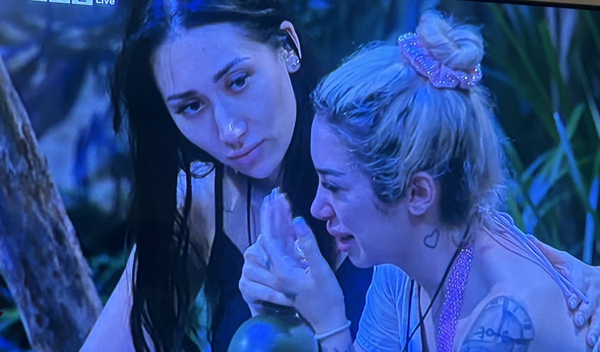 EichholtzAlex's tweet image. Ariel so: reden wir mal nicht immer über mich! Reden wir doch mal von Dir! Wie gefalle ich Dir?
#Ariel #ibes