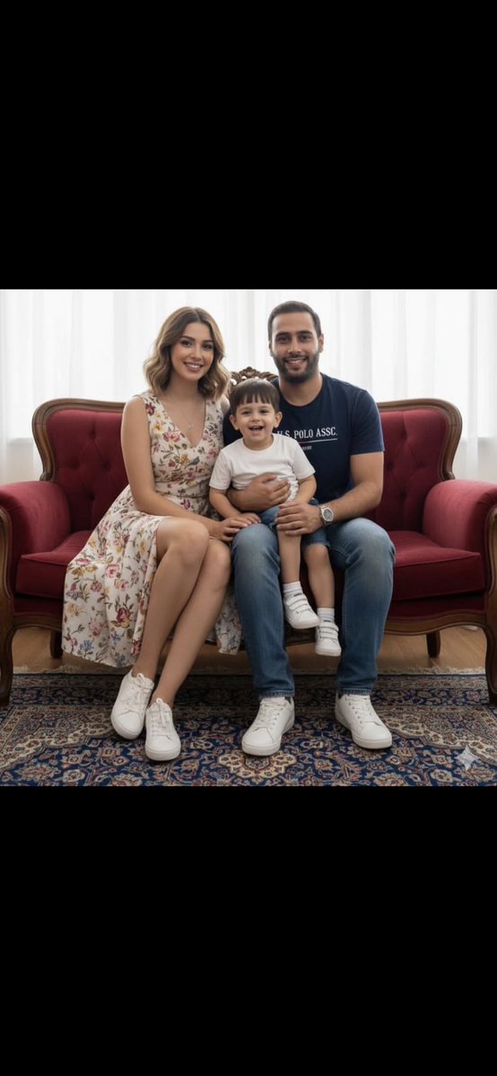 THIS BEAUTIFUL FAMILY WAS SHATTERED BY IRGC IN TEHRAN. THIS CHILD IS AN ORPHAN NOW😭😭
RIP ARMAN🥵🥵
#IranMassacre 😱😱😱😱