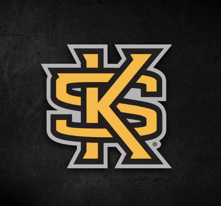 DextavionReese1's tweet image. So Blessed To Receive another offer from @kennesawstfb @MattDeBary @TomLoy247
@BALLERSCHOICE1 @deucerecruiting @RecruitGeorgia @CoachDDorsey @CoachJHeyward @PlayBookAthlete