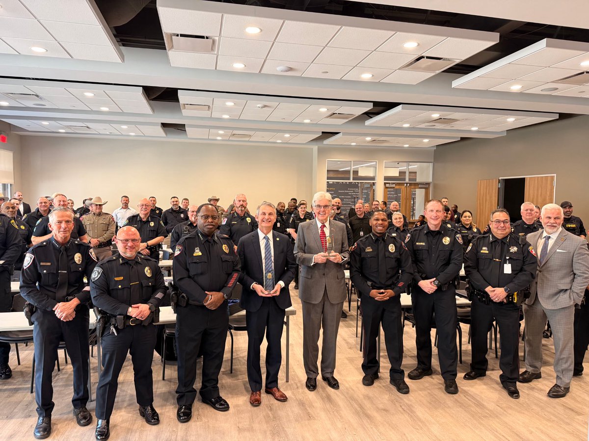 Tom Oliverson, M.D. tweet media