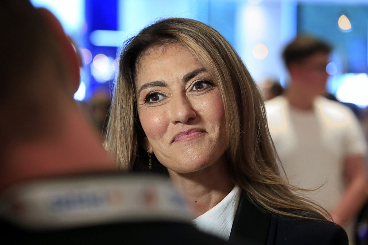 Lieve <a href="/DilanYesilgoz/">Dilan Yesilgöz - Zegerius</a>, als jij het formatieproces van dit minderheidskabinet laat klappen door Nederland en de Nederlander weer voorop te stellen dan ben ik meteen weer smoorverliefd op je!