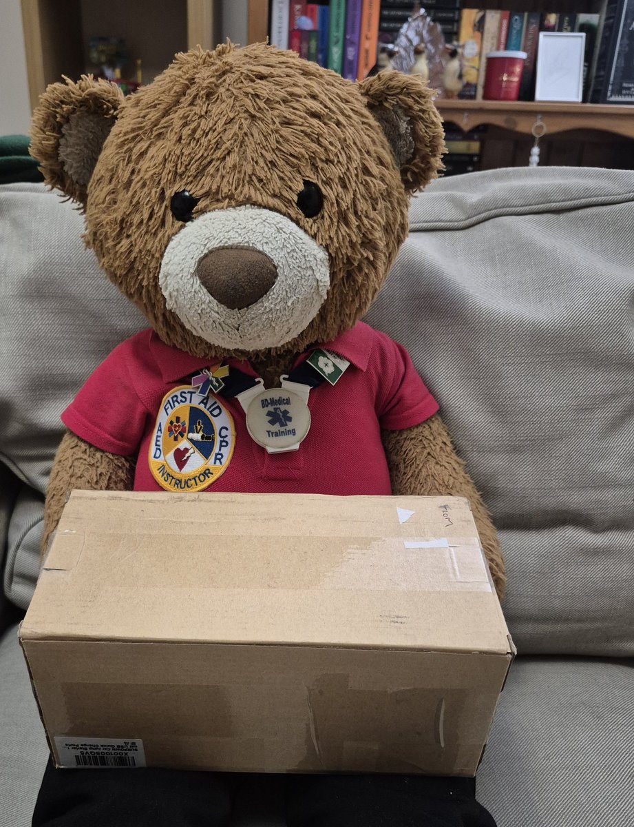 BDMed_Bear's tweet photo. Ahh... Post has arrived, wonder what this is... oh boy, it's the #radio I ordered for Florence the #JeepCompass so we can start doing #Volunteer #responding again! This is actually what I was making #stickers for yesterday! #bearswithjobs #equipmentofficer #community #giveback https://t.co/xYgTmvpeIq
