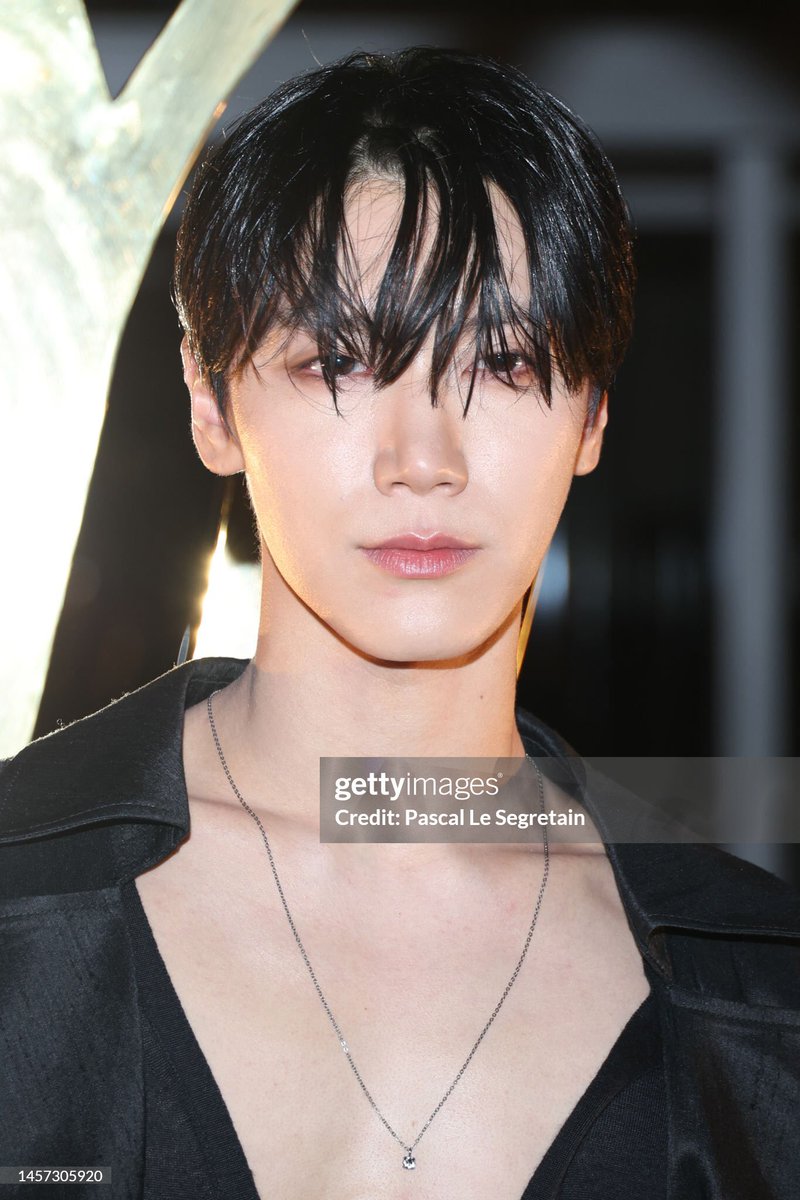Fz_Fang's tweet photo. พี่เตนล์เป็นแวมไพร์แน่ๆ เด็กขึ้นทุกปี ขึ้นกล้องขึ้นทุกปี getty image ทำอะไรฮีไม่ได้เลย

TENLEE WITH YSL MENs WINTER26 #SaintLaurentxTEN https://t.co/Zu5U9yJbMr