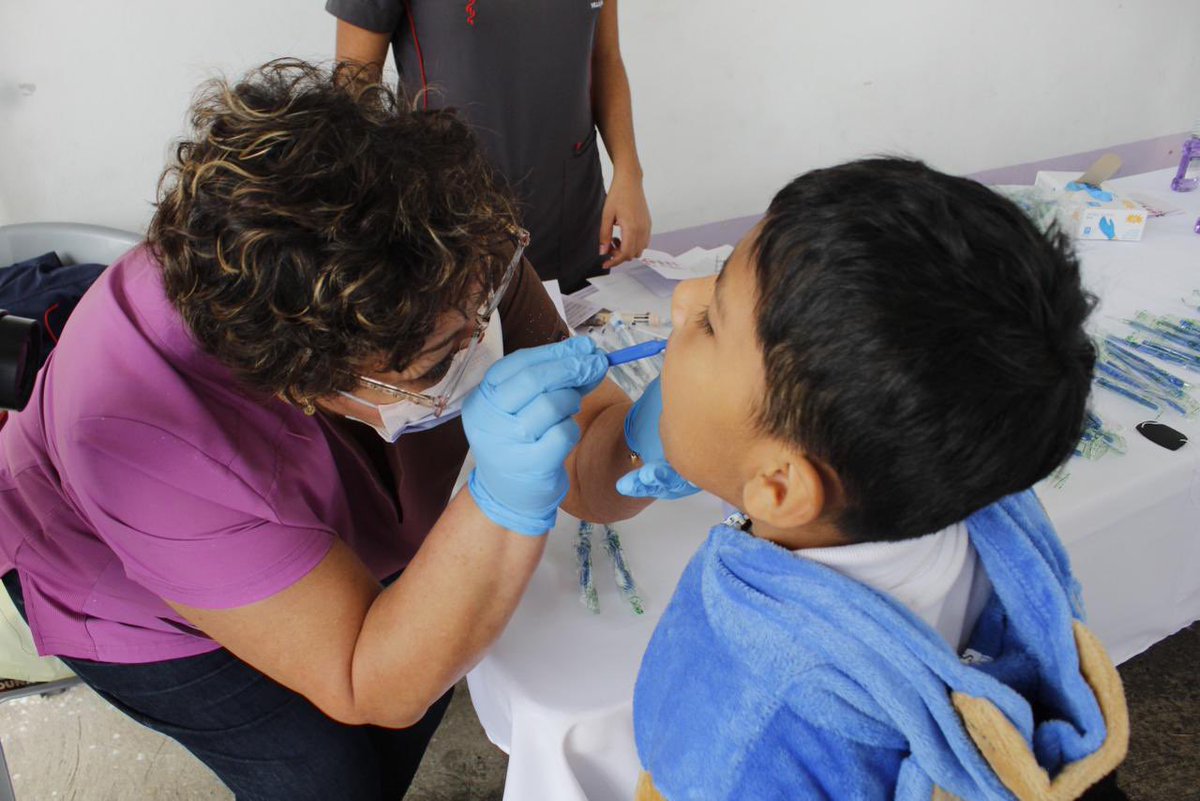¡Arranca la Jornada de Salud Escolar! 🩺🎒

Iniciamos en el CAIC Sixtita Bello con servicios médicos, dentales y visuales. Recorreremos los 14 CAIC y 9 CADI del puerto. 
Daniela Lily Hernández y Roberto Muñoz supervisaron la atención. ✨

¡Cuidamos el futuro de Veracruz! 👦🏻👧🏻