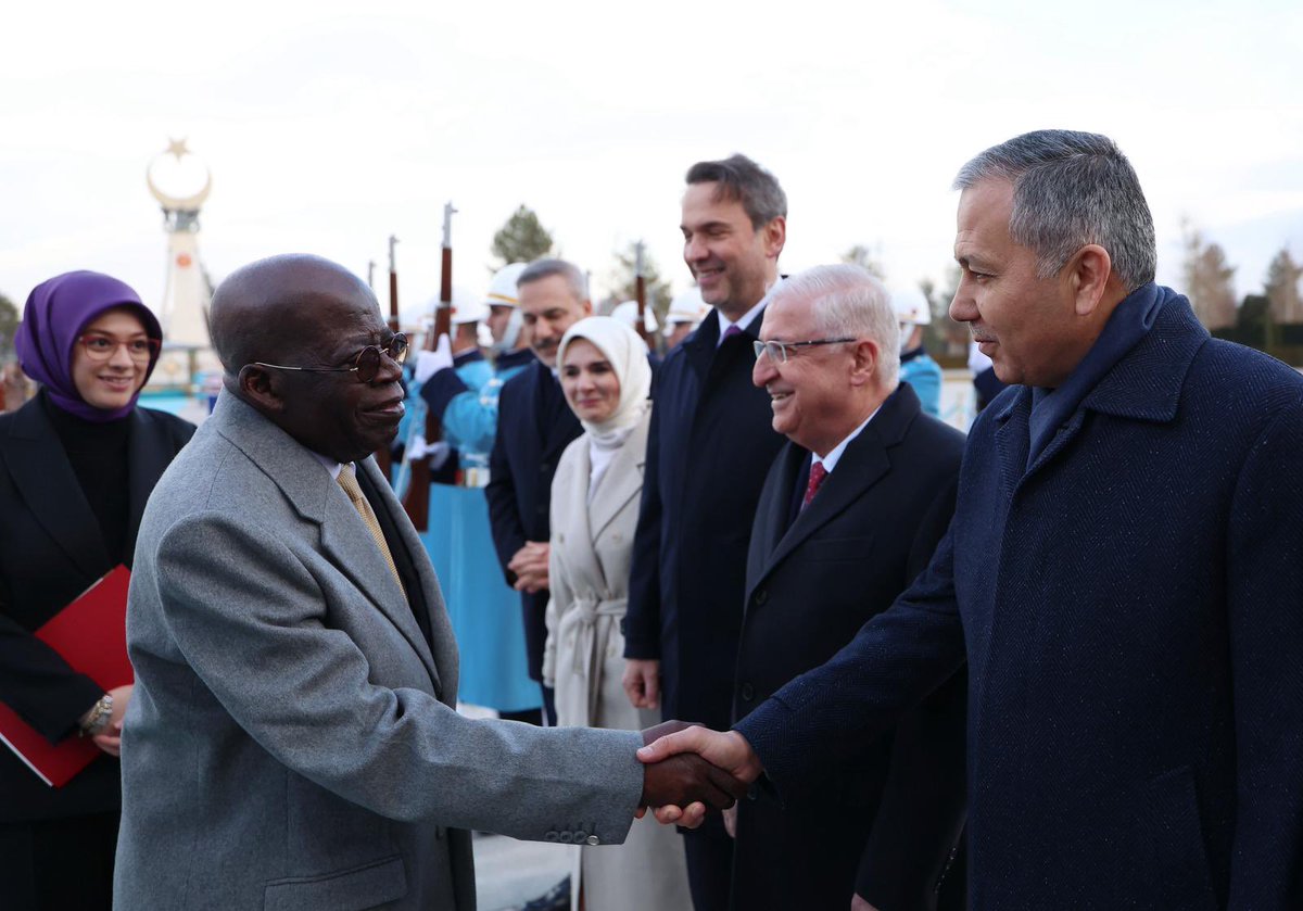 AliYerlikaya's tweet photo. Nijerya Cumhurbaşkanı Sayın Bola Ahmed Tinubu’nun ülkemize gerçekleştirdiği ziyaret kapsamında, Nijerya İçişleri Bakanı Sayın Olubunmi Tunji-Ojo ile bir araya geldik.

Görüşmemizde; başta terör örgütleriyle mücadele olmak üzere güvenlik, kolluk eğitimi ve düzensiz göçle mücadele alanlarında iş birliği imkânlarını kapsamlı şekilde ele aldık.

Sayın Bakan’a, ikili iş birliğimize sunduğu kıymetli katkılar için teşekkür ediyorum.
🇹🇷🇳🇬