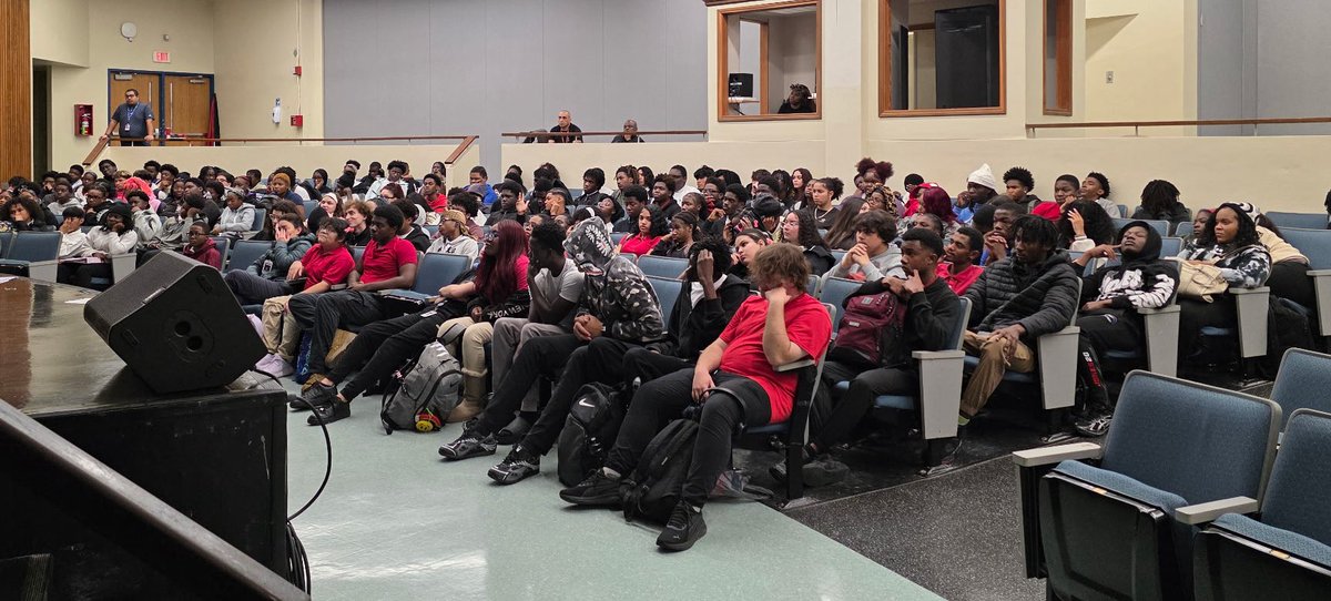 Lindsey_HTC's tweet image. Thank you @NMBChargers for welcoming Ms. Constant to share dual enrollment opportunities with your students today. We’re excited to continue building our partnership and supporting student success!
#YourBestChoiceMDCPS #StepToSuccess