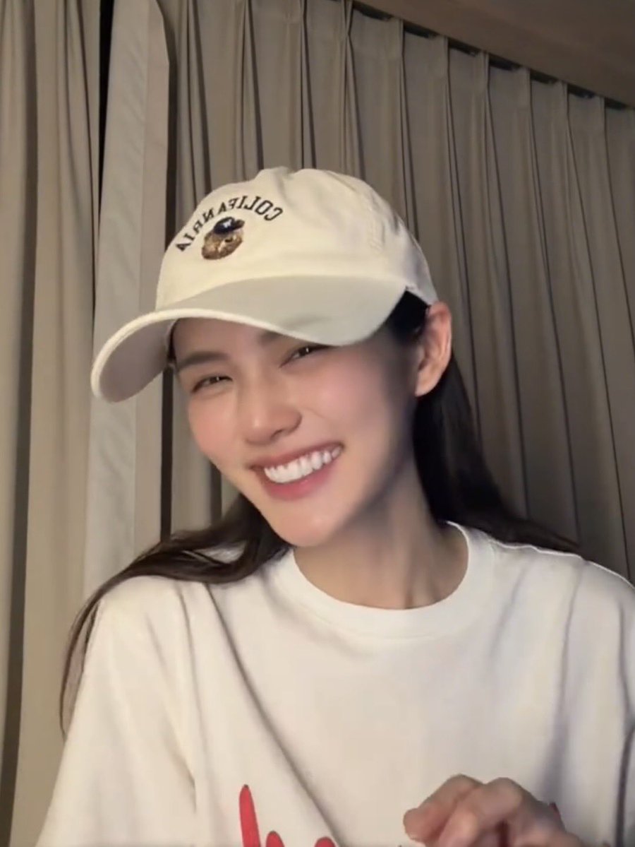 itslmsyy's tweet image. meu deus é a mulher mais linda do mundo 🤏🏻🥹