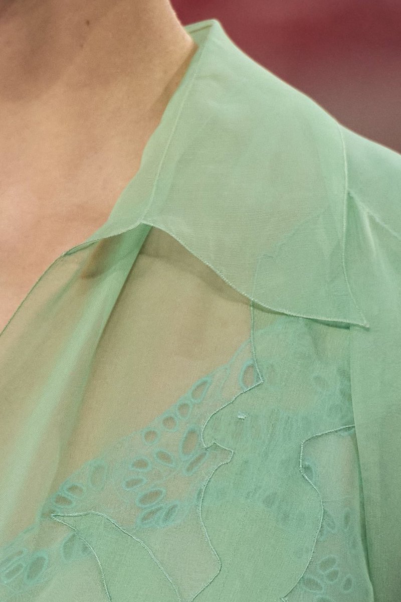 judeisjude's tweet photo. Yeah no im definitely doubling down on what I said here

Do you know how much of a fucking technique psychopath you have to be to do this??

Seams and intersections ALL IN ONE LAYER of plain silk organza?? with seam finishes of pretty much only 2mm?? and not a single pucker jfc https://t.co/Rsx2kNid8V