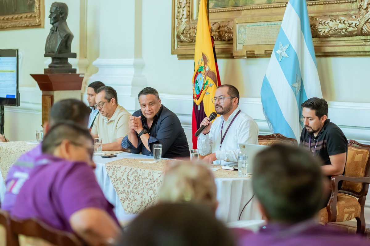 El gobernador <a href="/josearevaloec/">José Arévalo</a> , lideró mesa interinstitucional donde se presentó el modelo de gestión territorial del <a href="/MinGobiernoEc/">Ministerio de Gobierno Ecuador</a>, para definir directrices claras y fortalecer la coordinación, el seguimiento y la acción del Ejecutivo en territorio.
#ElNuevoEcuadorCumple