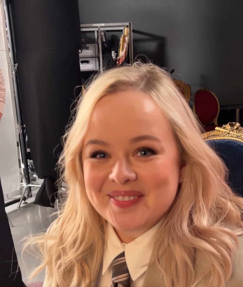 so LUKE WAS THERE IN FRONT OF HER ALL THE TIME? 

THIS IS SENDING ME—