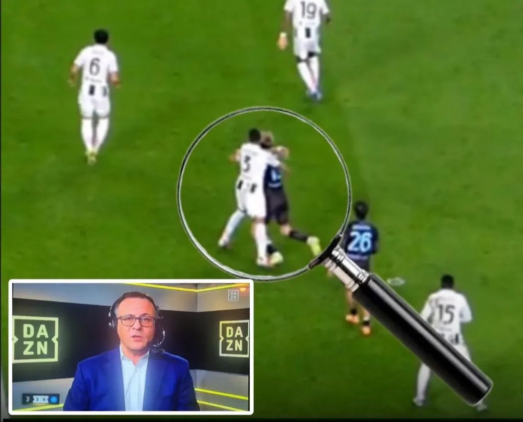 Cole_Dj's tweet photo. @realvarriale @sscnapoli @juventusfc Palla non ancora partita Hojlund già in caduta libera e per giunta pesta il piede di Bremer. Penso non ci sia altro da aggiungere https://t.co/8j2v0LjRPo