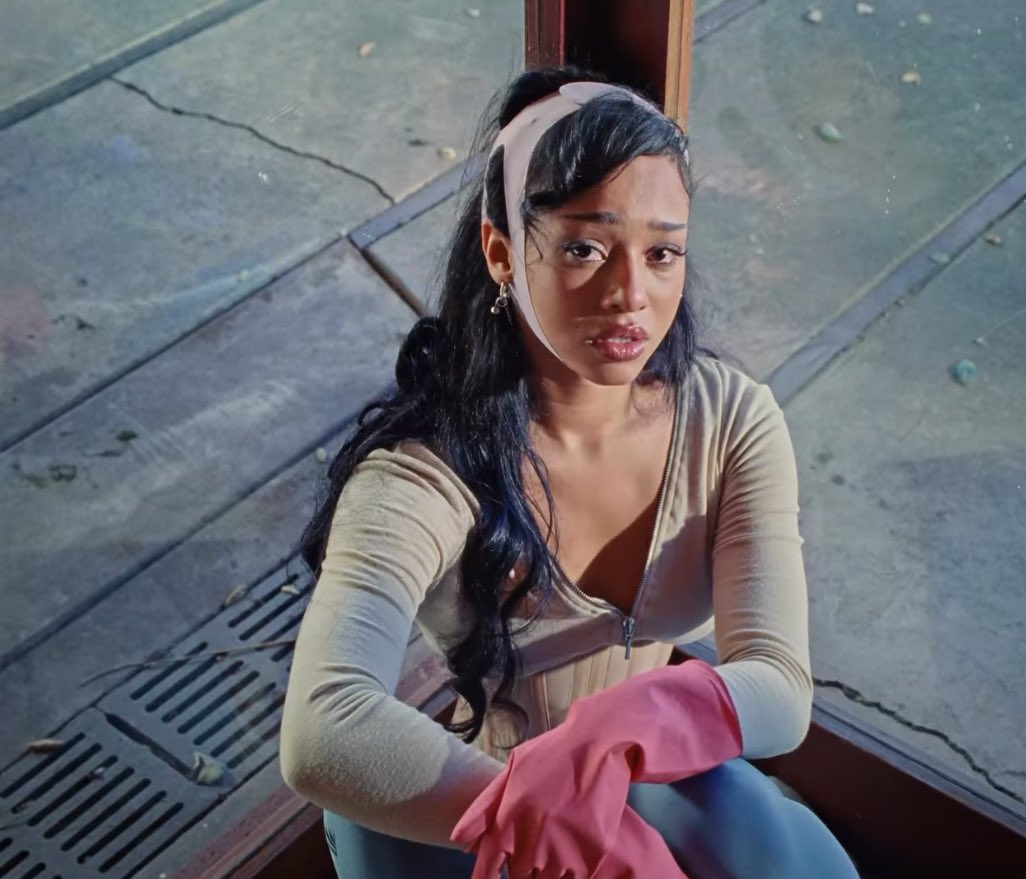 manoniverse's tweet image. ACTRESS MANON WHEN???