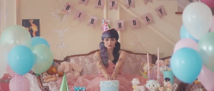 faeriiiesoiree's tweet photo. ser fã da melanie martinez é ter certeza que ela sempre vai entregar visuais https://t.co/3wbjK9QvgZ