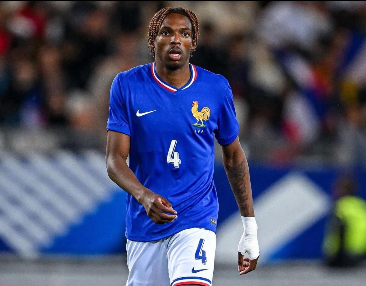 FabrizioRomano's tweet image. 🚨🇫🇷 The race to sign Jeremy Jacquet ahead of summer transfer window, still ongoing.

Chelsea, Liverpool and FC Bayern are all in active talks as revealed…

…trying get the deal done now for next season 2026/27. Negotiations ongoing.

🎥 youtu.be/UafvuwKysl8