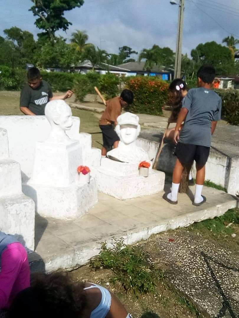 ujcholguincuba's tweet photo. 🇨🇺 Los pioneros de Holguín se preparan con entusiasmo para honrar a José Martí en el aniversario 173 de su natalicio.

Su ejemplo nos guía: amor a la Patria, virtud y estudio.

#MartíVive #28Enero #PionerosPorMartí #Holguín https://t.co/j87kTM5BW5