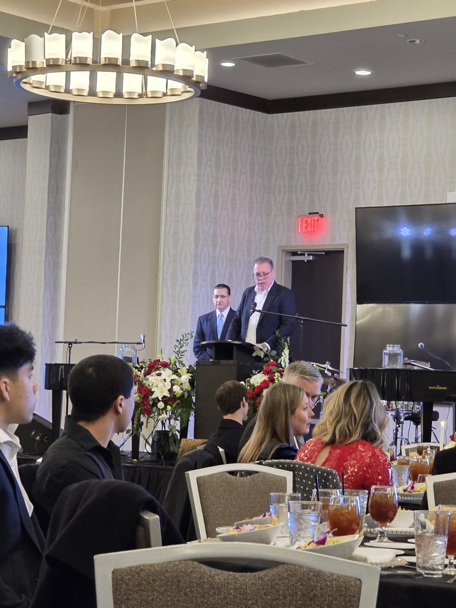 ExpressCC's tweet photo. Hollywood has the Oscar's but here gala season is underway!
What an incredibly elegant  evening it was Saturday night at the Hutto Area Chamber of Commerce's Annual Gala. 
What a fun event recognizing the community leaders and honoring the city's sesquicentennnial. (Looked it up) https://t.co/og5bwqM3cn