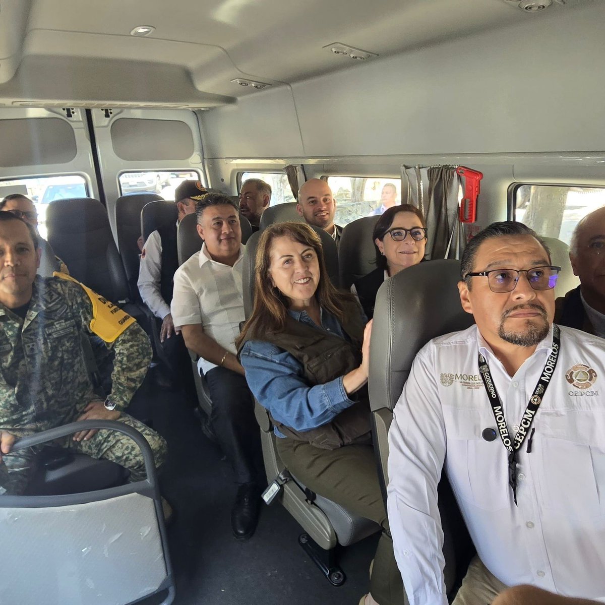 CNPC_MX's tweet photo. En coordinación, la comitiva encabezada por @margarita_gs y la titular de la #CNPC de la @SSPCMexico, @laualzua, recorre la ruta de evacuación para constatar condiciones de señaletica, accesos y trabajos de mantenimiento.

Durante el recorrido, @PCMorelos presenta las características de la vía y las acciones realizadas para mantenerla operativa como parte de la estrategia preventiva ante la actividad del Volcán Popocatépetl.