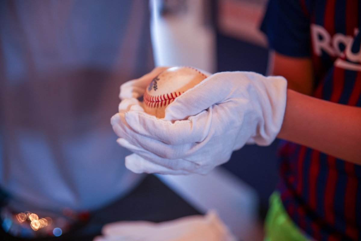 CitiField's tweet image. Last chance to book your offseason tours! ⚾️✨ Limited spots remain for select dates on the Citi Field Clubhouse Tour and the Meet the Mets Memorabilia Tour. Don’t miss your chance. Visit Mets.com/Tours to book today.