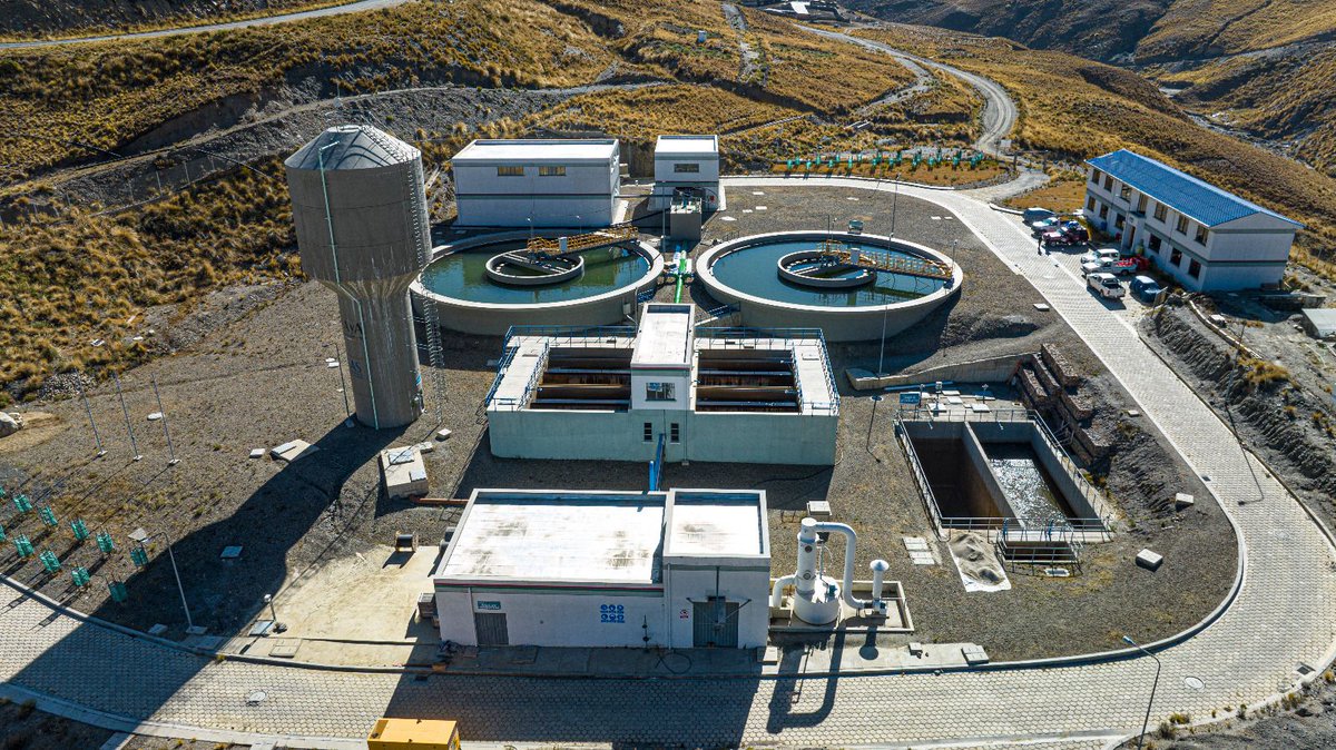 ContBolivia's tweet image. #Sociedad | Tras el hallazgo de una persona fallecida en un tanque de la planta de Chuquiaguillo, #EPSAS aseguró que el agua potable que se distribuye en #LaPaz es segura, aclarando que el reservorio involucrado estaba fuera de operación desde el 15 de enero.