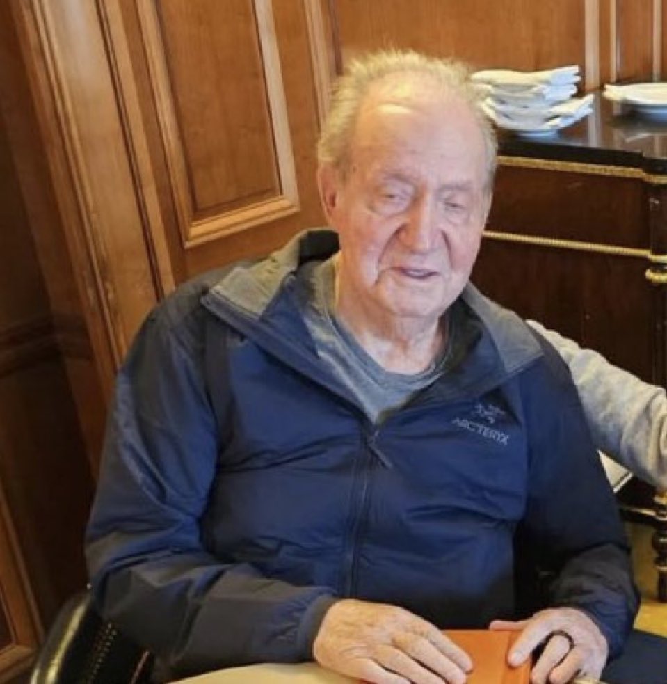 No me puedo fiar de un hombre que ve a su padre así y no pega un golpe en la mesa delante de toda la putrefacción del Gobierno y que salga el sol por donde salga. Imaginaos si no le importa su padre lo que le vamos a importar los demás.